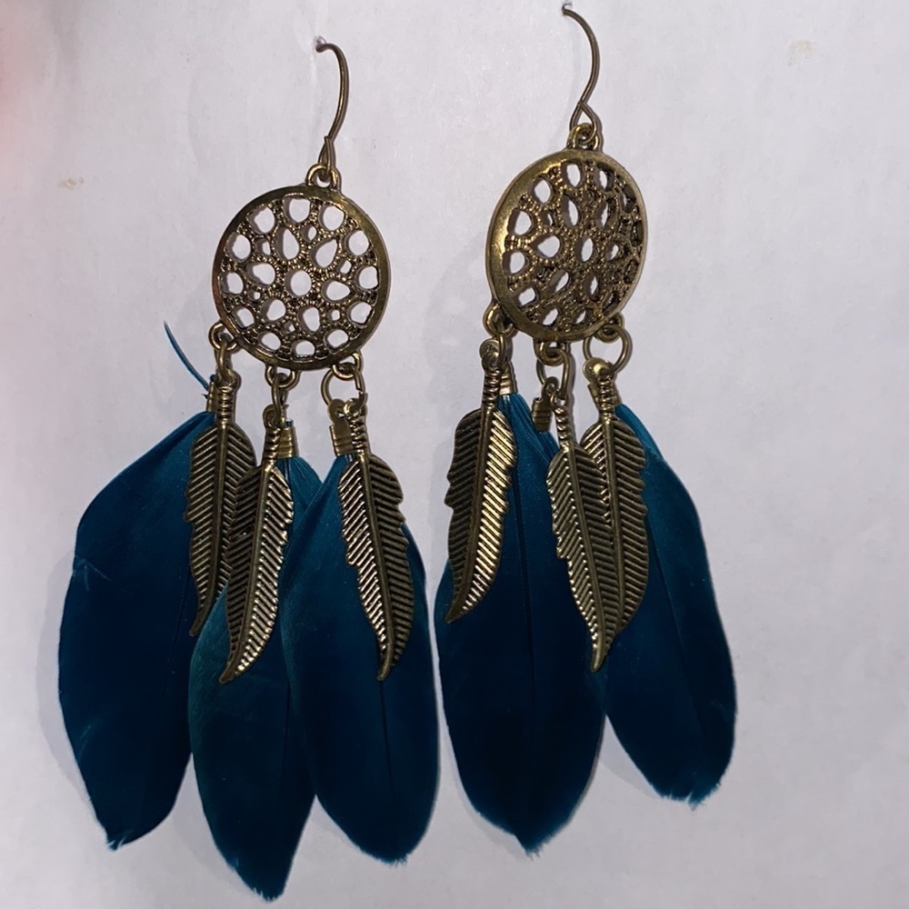 Dream catcher dangle earrings. Teal under light (see pictures) 4.5 inches size. - Picture 4 of 13